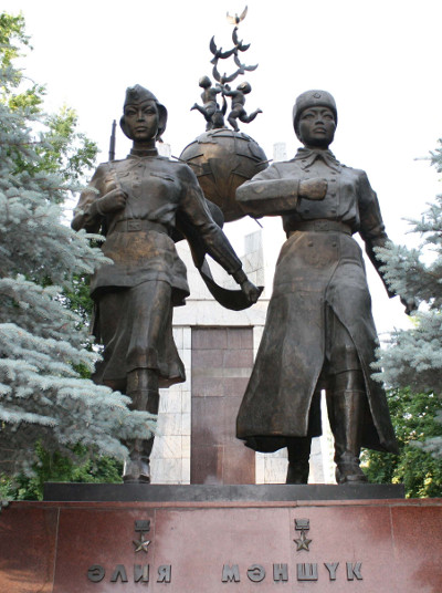 Алия Молдагулова и Маншук Мамедова
